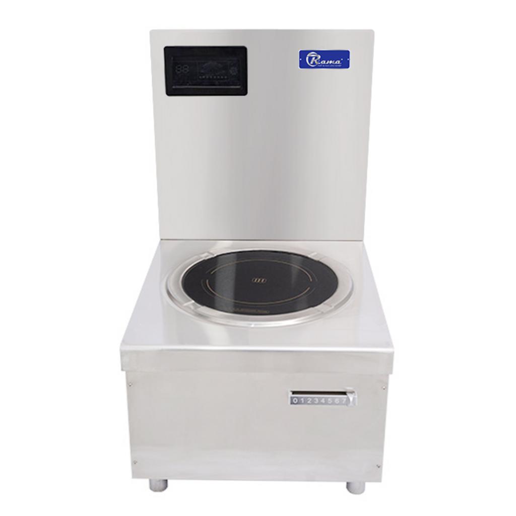 Chuyên gia đang tư vấn cho khách hàng lựa chọn bếp hầm đơn dựa trên quy mô nhà hàng.