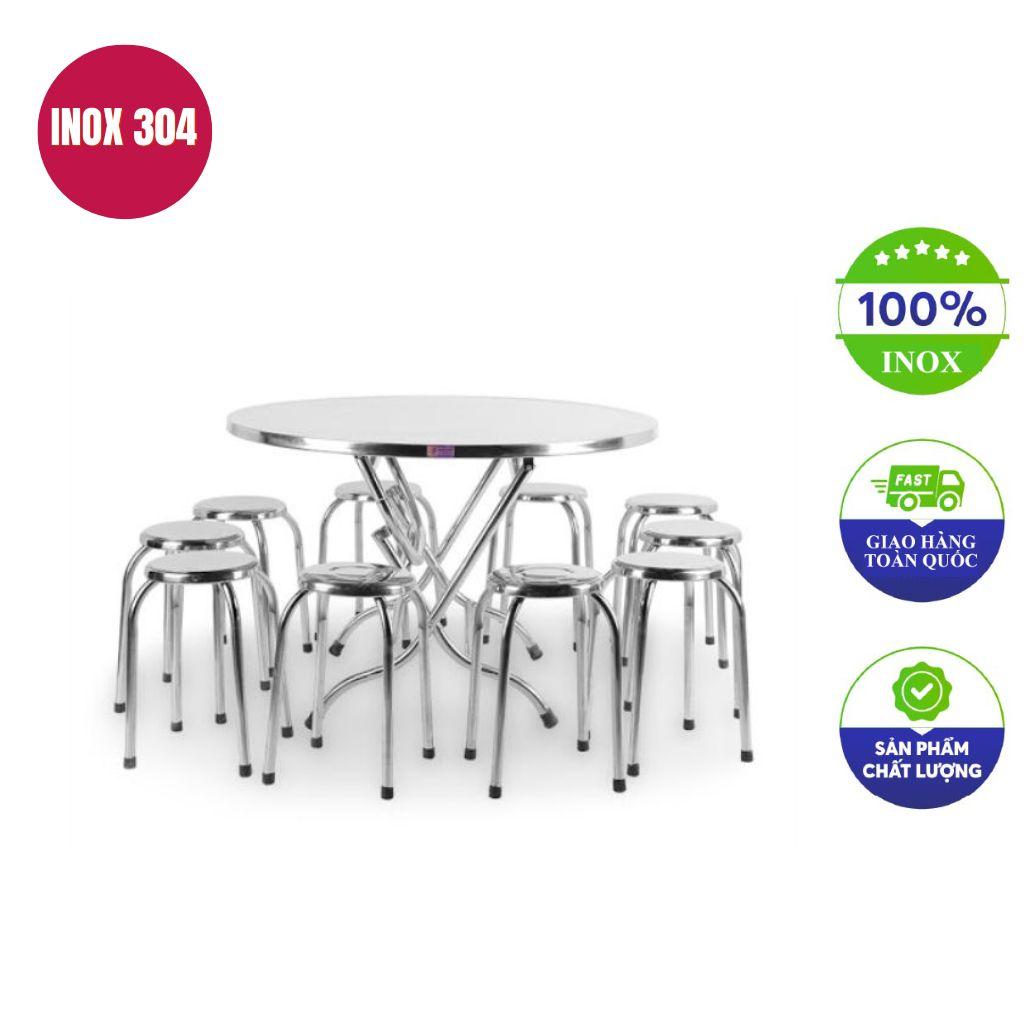 Bộ bàn ghế inox chữ nhật được sử dụng trong một canteen nhà máy hiện đại.