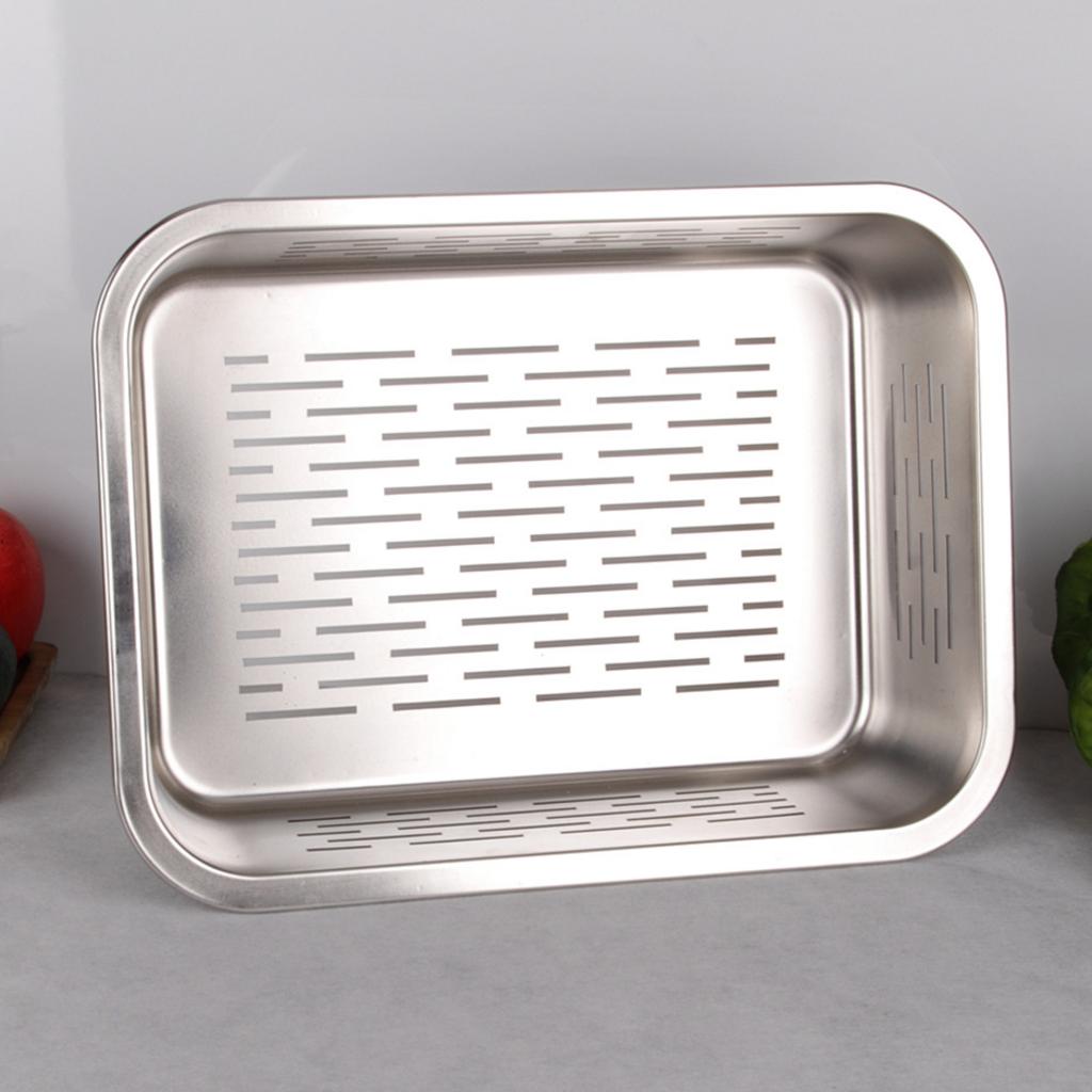 Khay inox chữ nhật được sử dụng linh hoạt trong quầy buffet khách sạn, bếp ăn trường học và phòng khám.