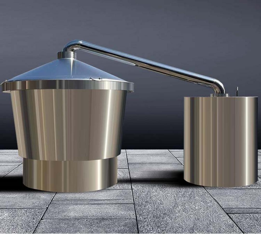 Quy trình vệ sinh chuyên nghiệp cho hệ thống nồi nấu rượu công nghiệp.