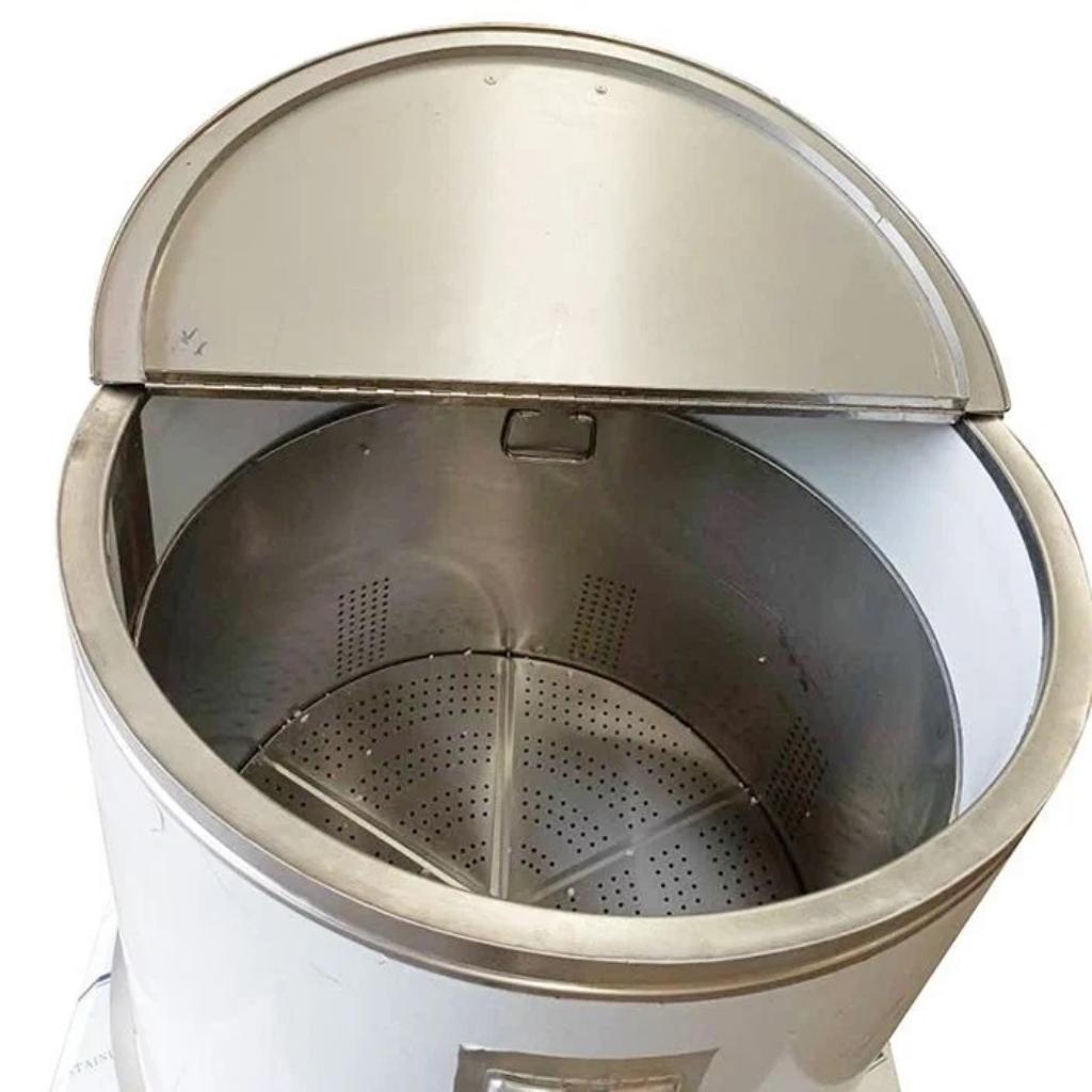 Cấu tạo 2 lớp + foam và van xả lớn giúp giữ nhiệt, tiết kiệm điện và vệ sinh nhanh.