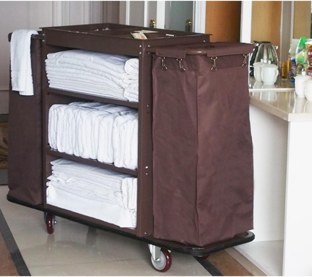 Bánh xe xoay 360° và kích thước tối ưu giúp di chuyển dễ dàng trong hành lang hẹp.