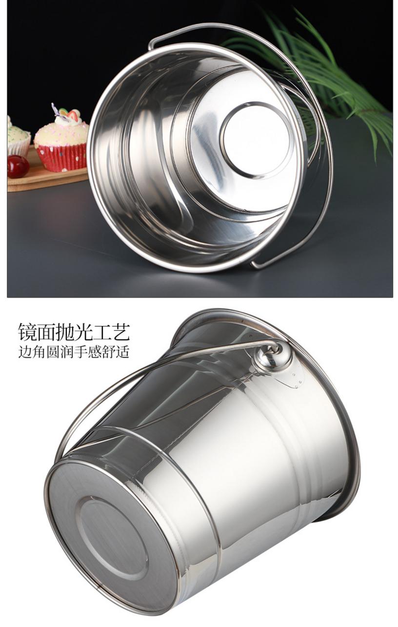 Hai quai thiết kế chắc chắn giúp di chuyển an toàn trong quầy bar và tiệc lớn.