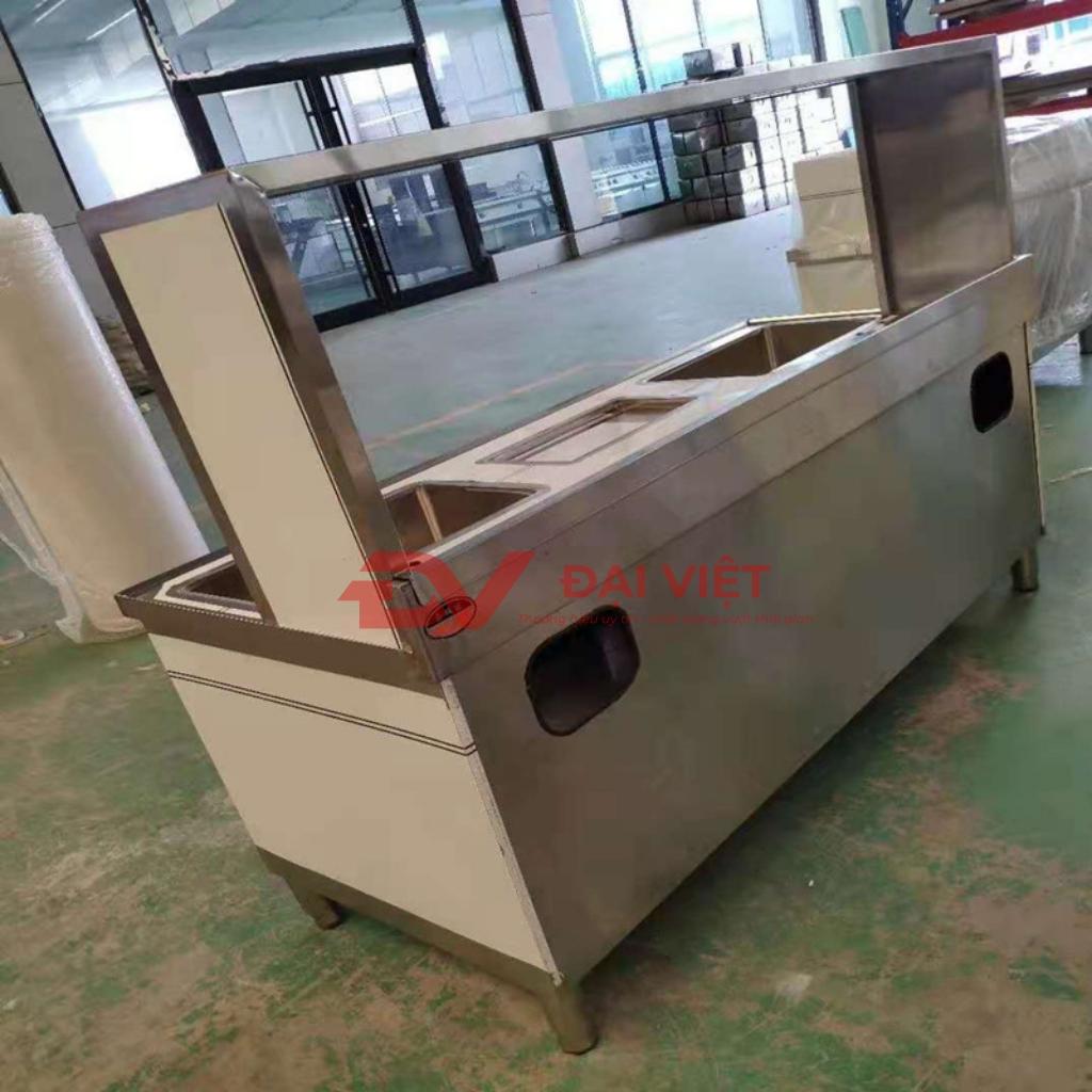 Một mẫu quầy bar inox hiện đại với thiết kế modular và hệ thống chiếu sáng LED ấn tượng.