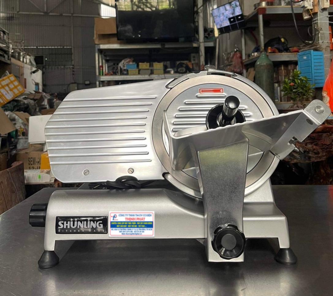 Giao diện giám sát dây chuyền chế biến thịt từ xa qua máy tính.