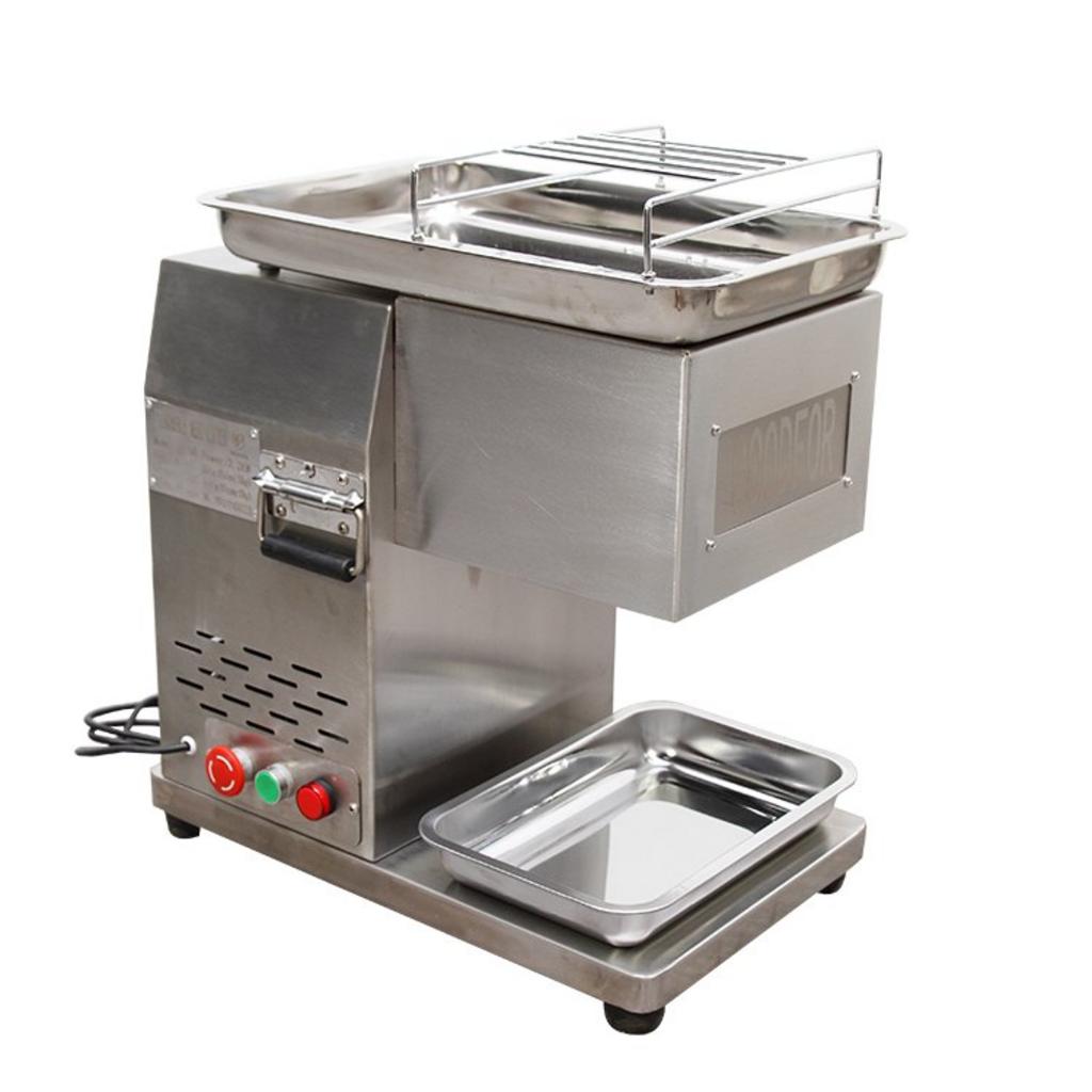 Đội ngũ kỹ sư Cơ Khí Đại Việt đang lắp đặt dây chuyền cho khách hàng.