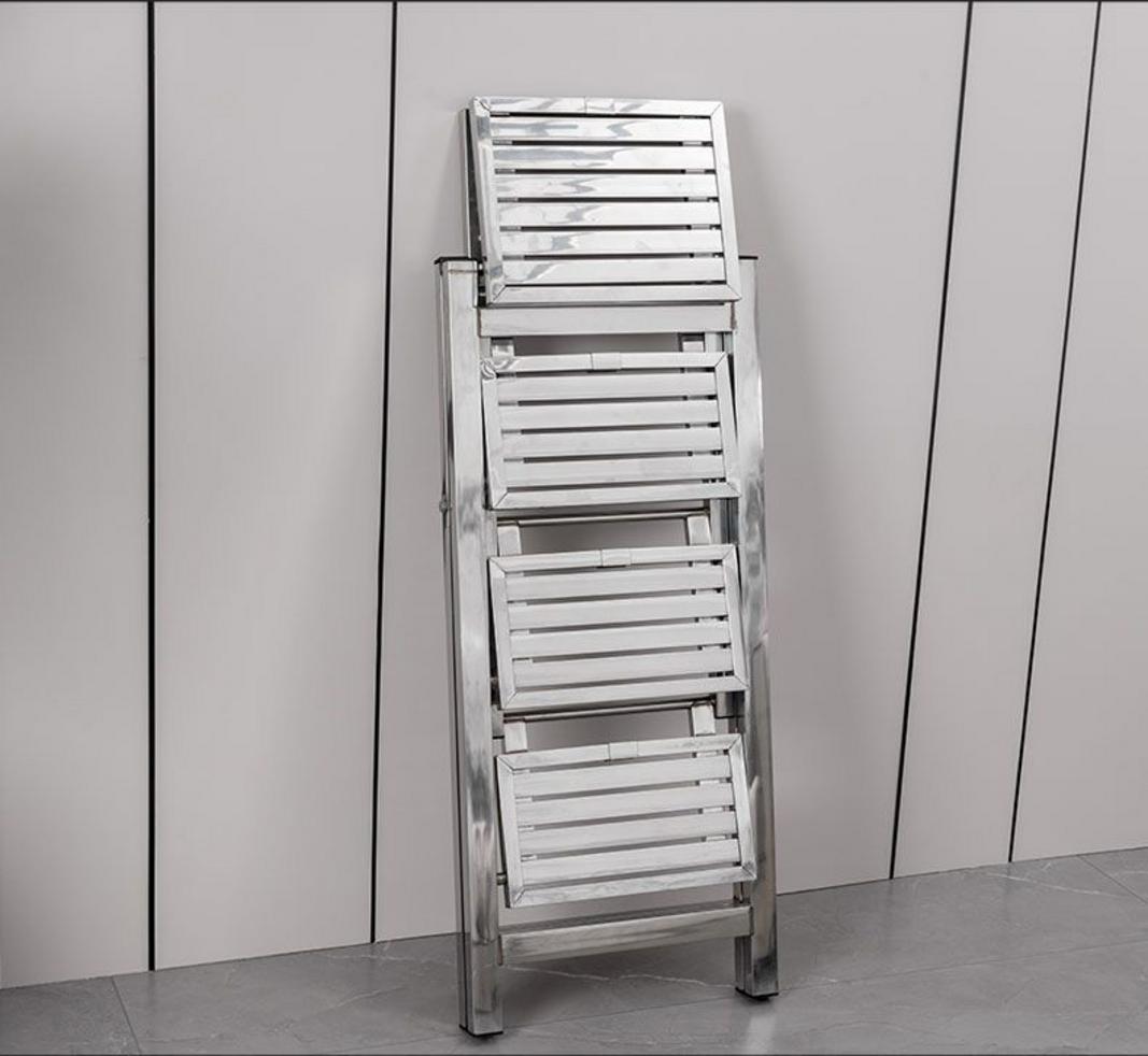 Xưởng gia công inox của Cơ Khí Đại Việt với máy móc hiện đại và đội ngũ kỹ thuật lành nghề.