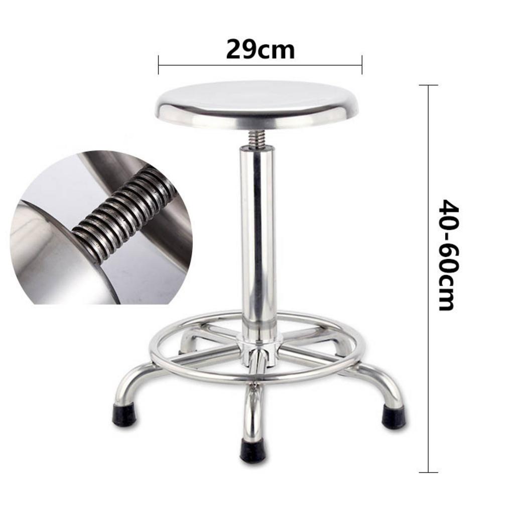 Đội ngũ kỹ sư và công nhân tại xưởng sản xuất của Cơ Khí Đại Việt.