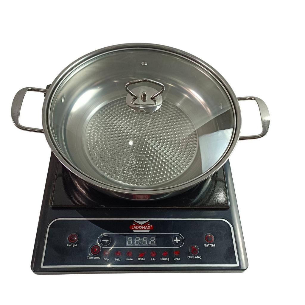 Xưởng gia công inox của Cơ Khí Đại Việt với máy móc hiện đại và đội ngũ kỹ thuật lành nghề.