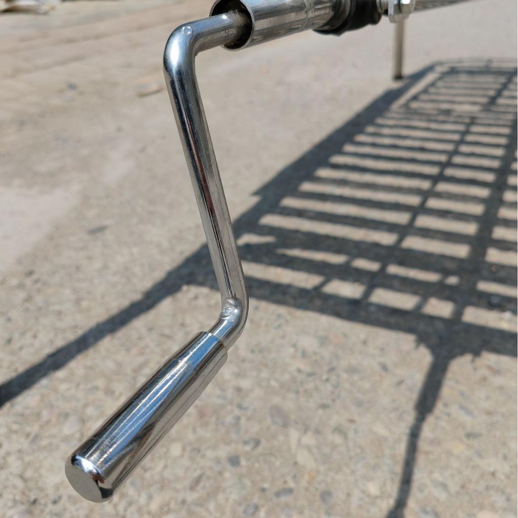 Biểu đồ so sánh nhanh giữa inox 201 và inox 304 cho ứng dụng giường y tế.