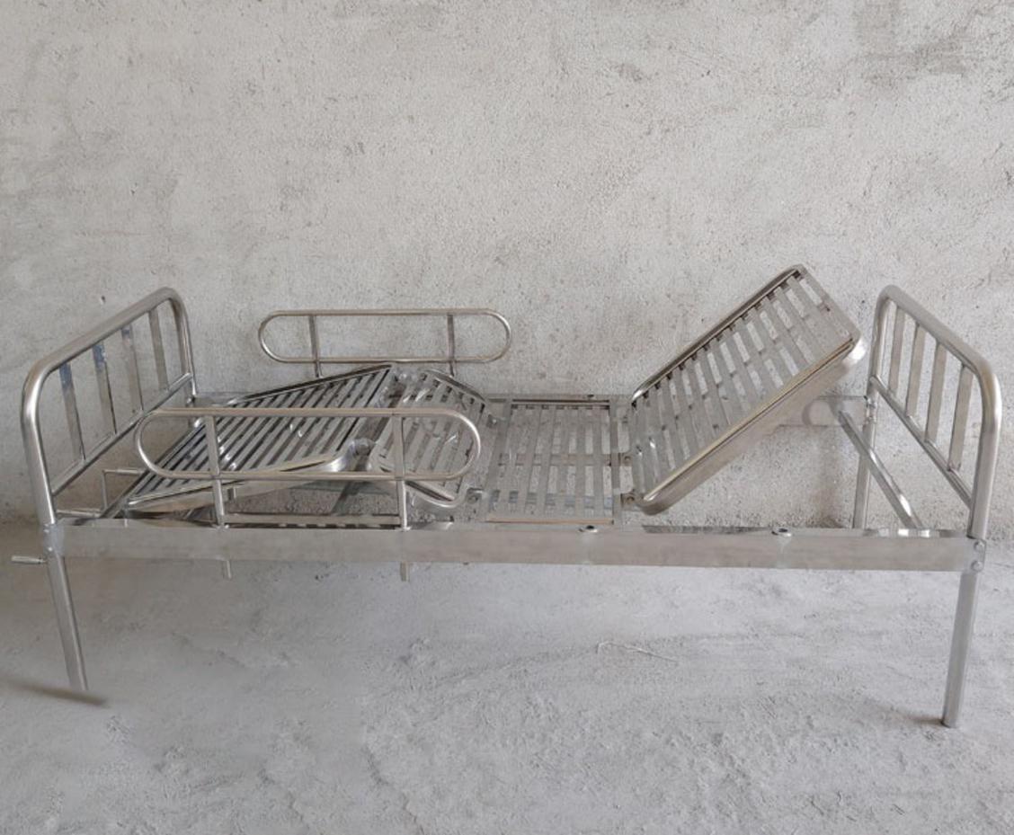 Bảng phân loại mẫu giường y tế inox theo chức năng và kích thước phổ biến.