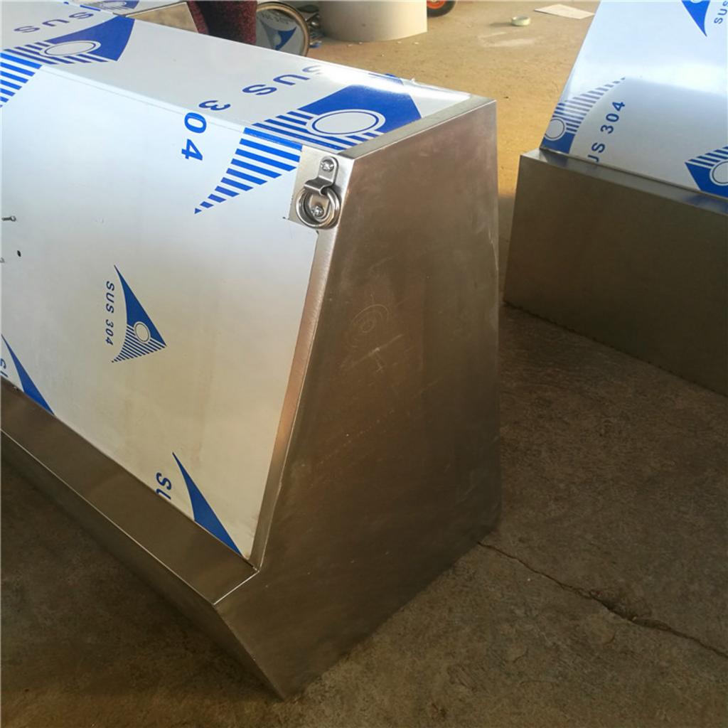 Bề mặt của 3 loại inox 304, 201 và 316 sau khi thử nghiệm trong môi trường ăn mòn.