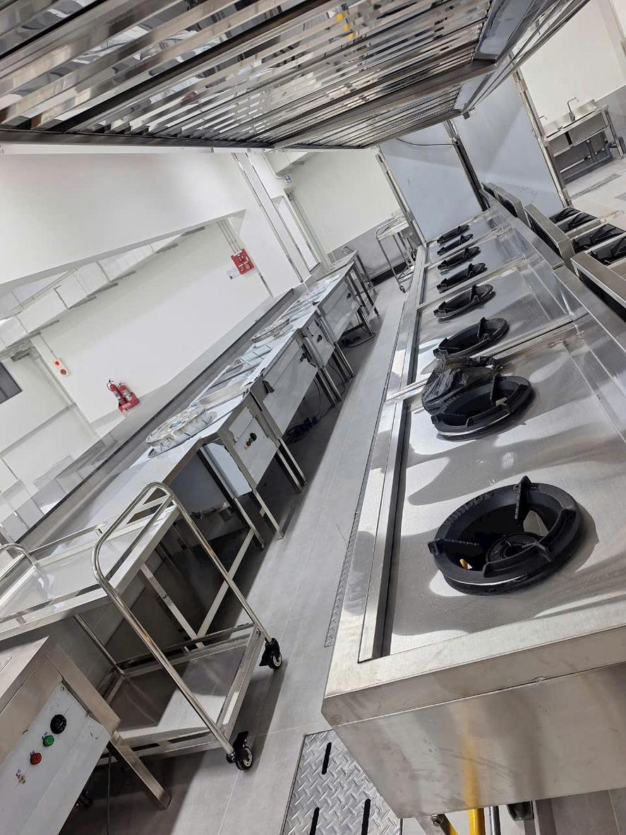 Inox 304/316 và bề mặt bo tròn, chống bám bẩn.