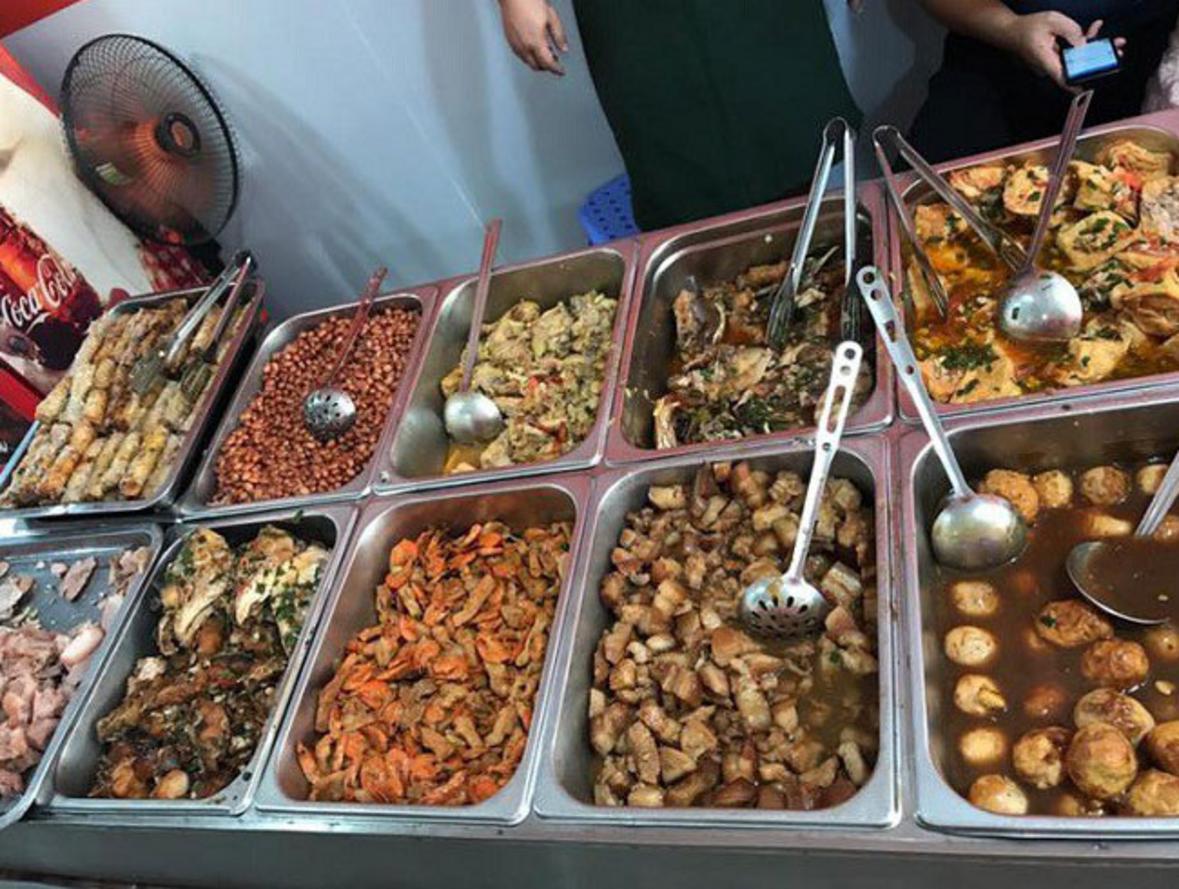 Bảng điều khiển và nhãn công suất — minh bạch thông số vận hành.