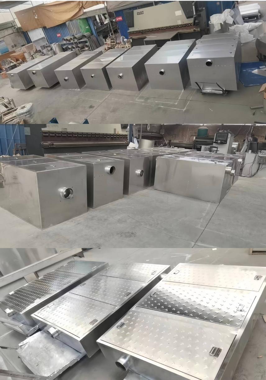 Bẫy mỡ lắp sai cao độ hoặc sai vị trí dễ gây mùi hôi và thoát nước chậm trong bếp công nghiệp.