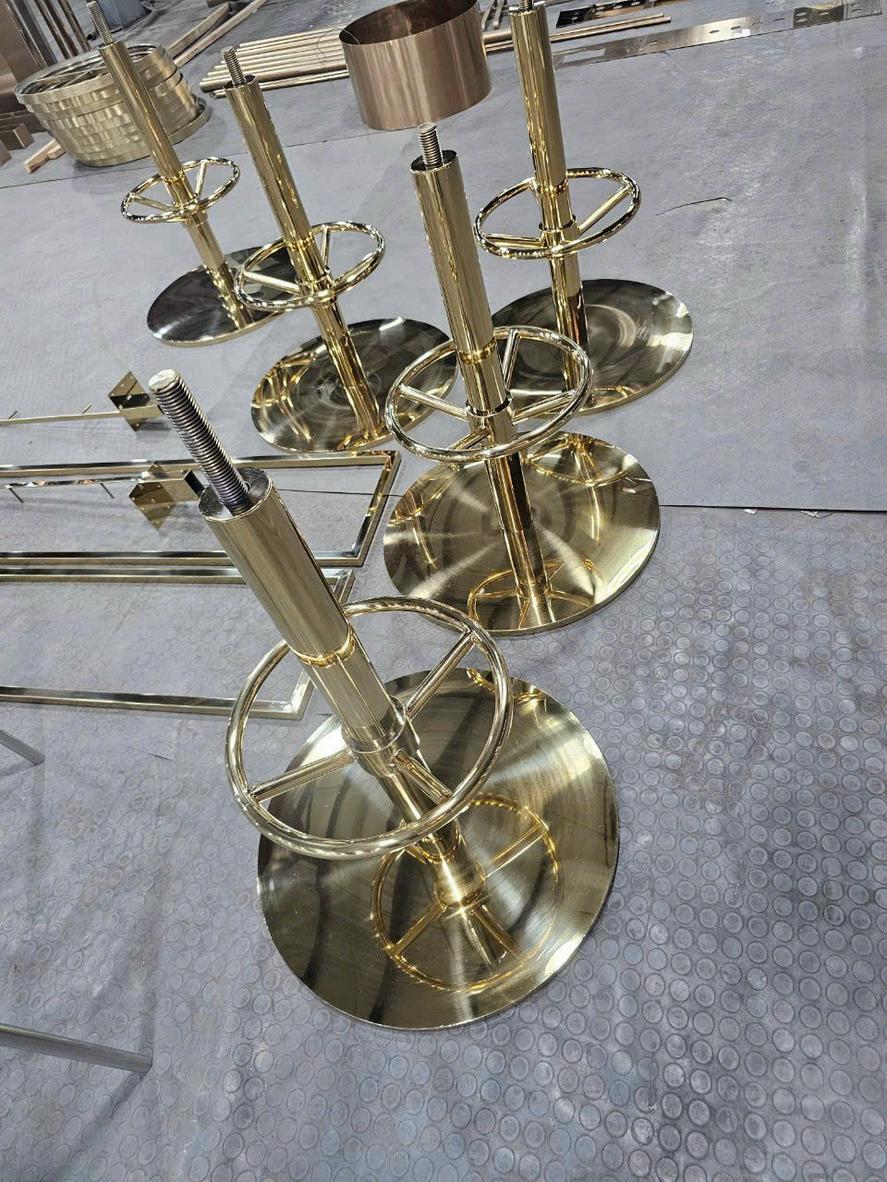 Cắt laser fiber CNC cho đường cắt chính xác và giảm bavia.