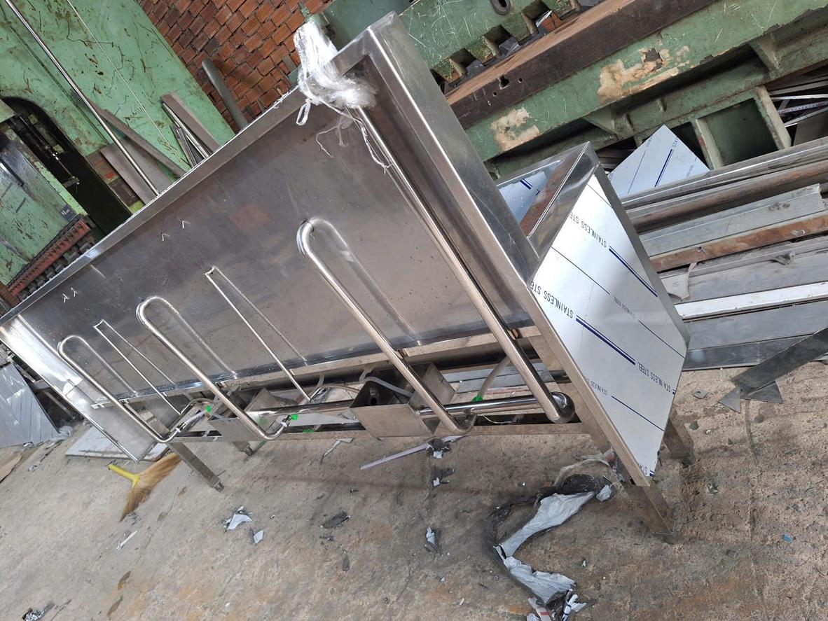 Nhà hàng Âu/café thường hợp bếp Âu nhiều họng và lò nướng tích hợp để chuẩn hóa vận hành.