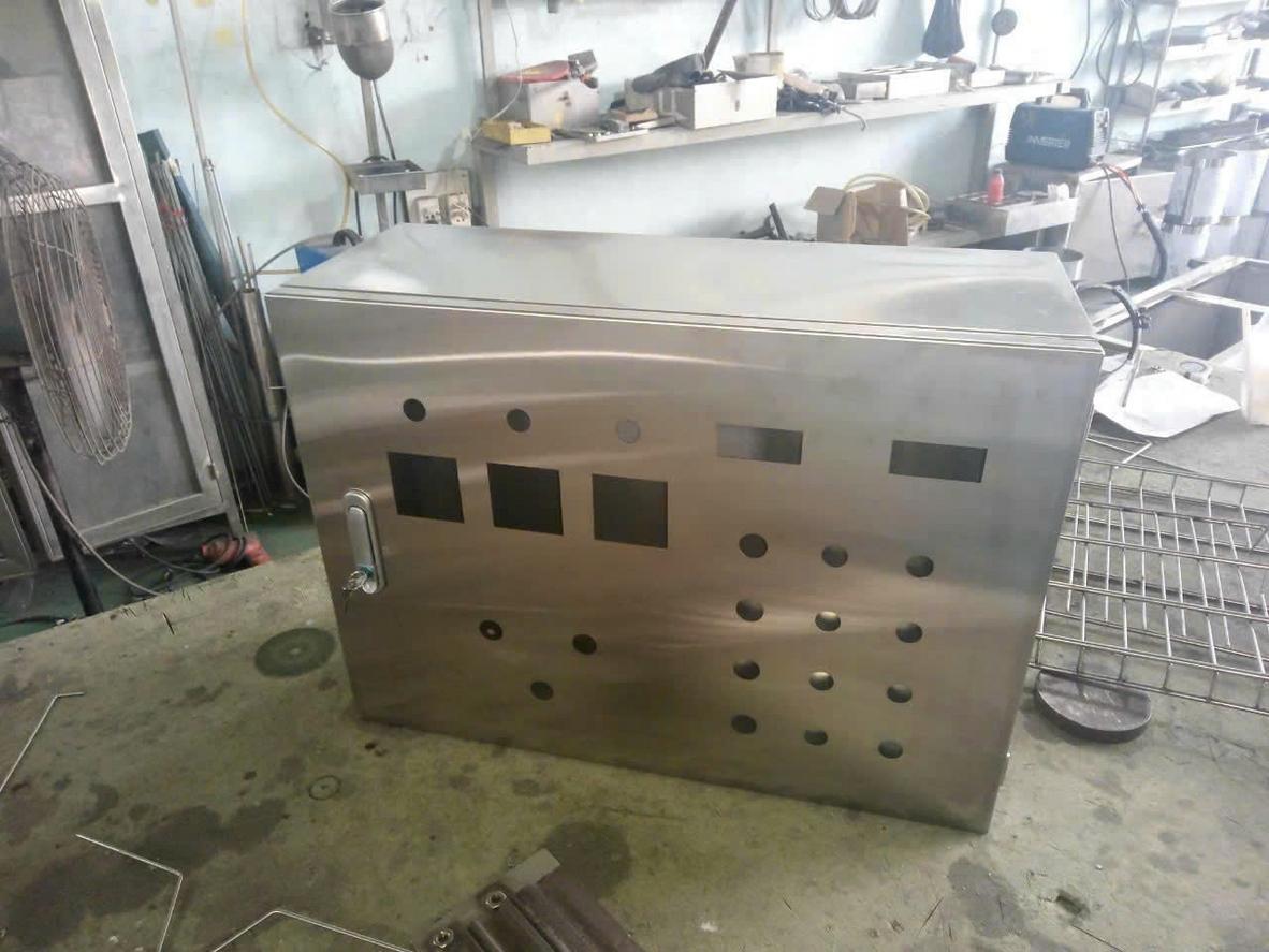 Checklist tự đánh giá bố trí bếp một chiều (đạt/không đạt) theo nguyên tắc tách sống–chín, sạch–bẩn.