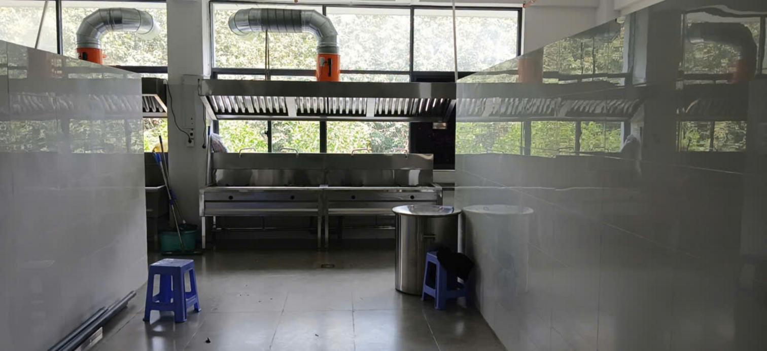 Chọn inox theo vị trí sử dụng: khu ướt/tiếp xúc thực phẩm khác với khu khô.