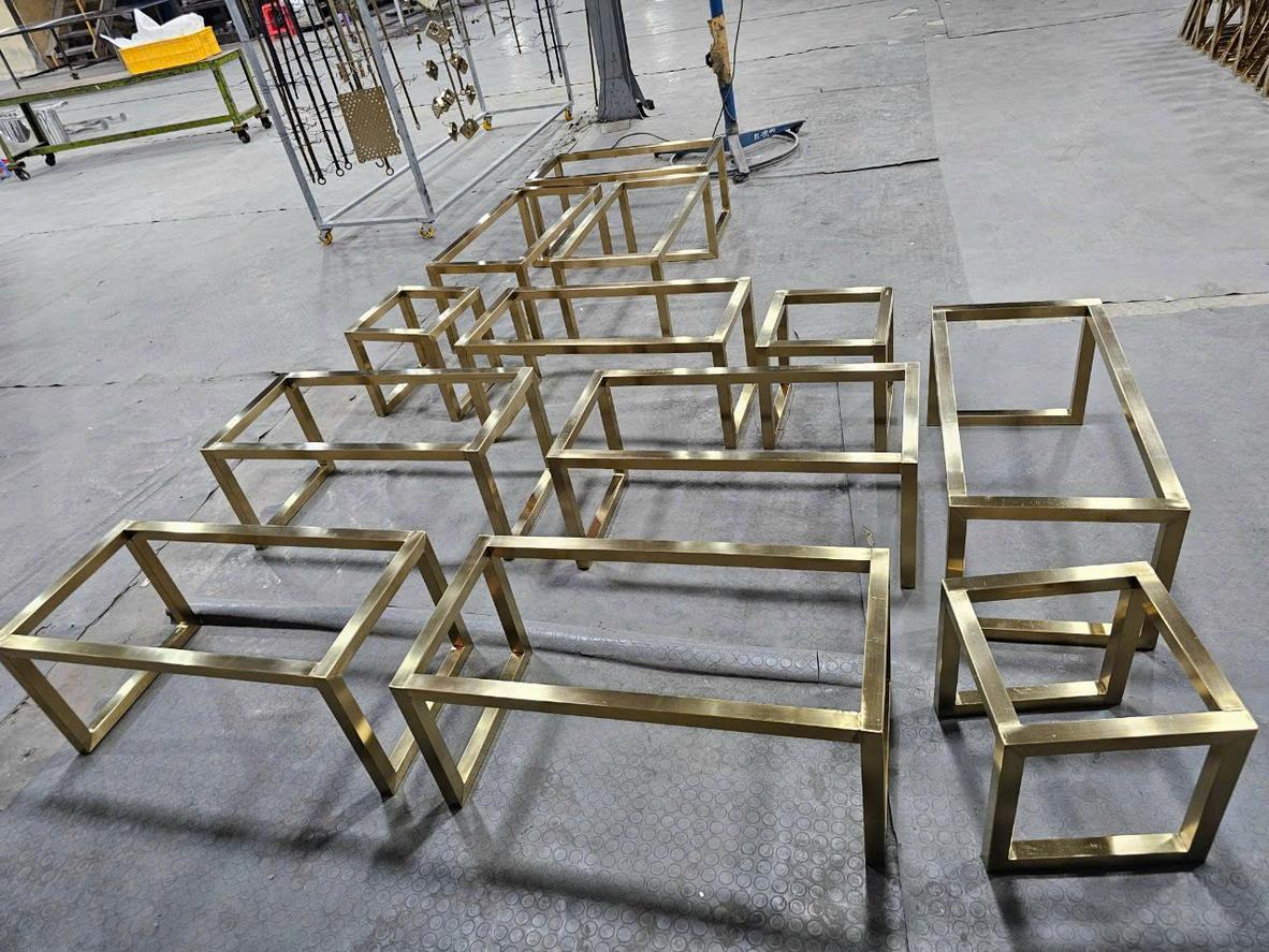 Minh họa các công đoạn gia công inox: cắt – chấn – hàn – hoàn thiện bề mặt.