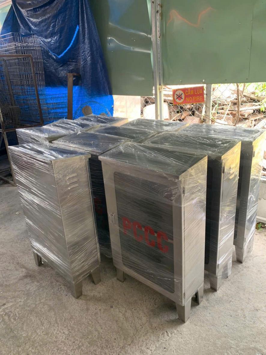 Độ dày và hoàn thiện bề mặt quyết định độ bền, độ kín và khả năng vệ sinh thiết bị inox.