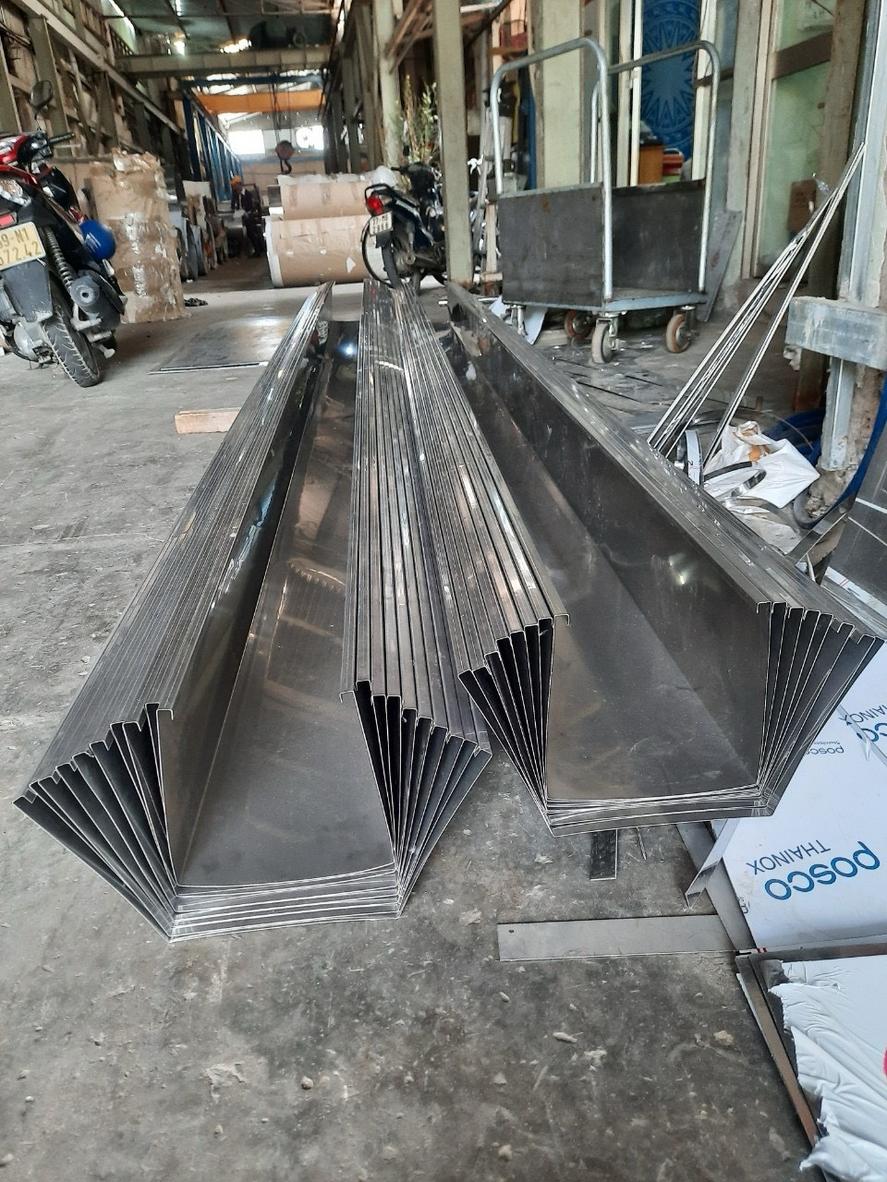 Inox 201 phù hợp công trình ít khắc nghiệt nhưng cần thiết kế thoát nước tốt để hạn chế đọng nước.