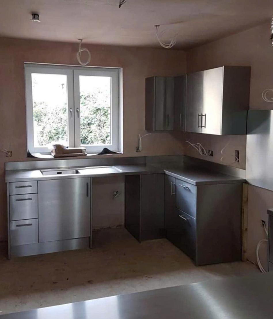 Các tình huống nên gia công inox theo bản vẽ để khớp hiện trạng.