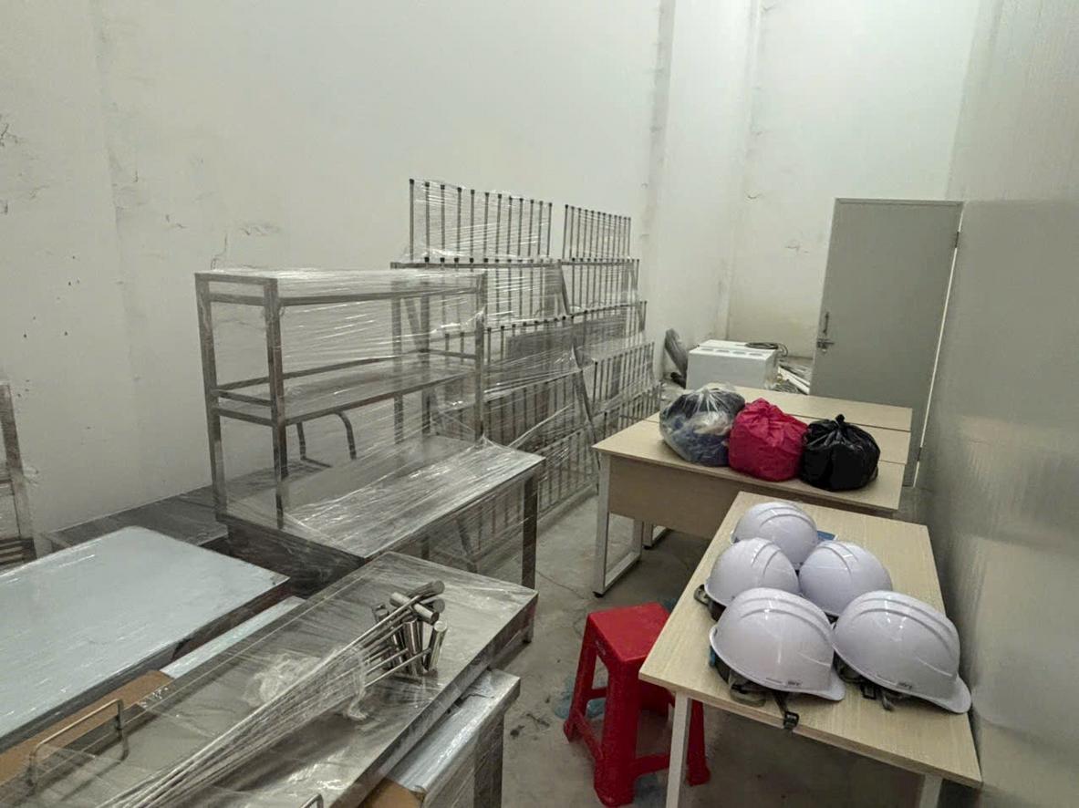 Máy cắt laser fiber, máy chấn CNC và khu vực hàn TIG/MIG quyết định chất lượng gia công inox.