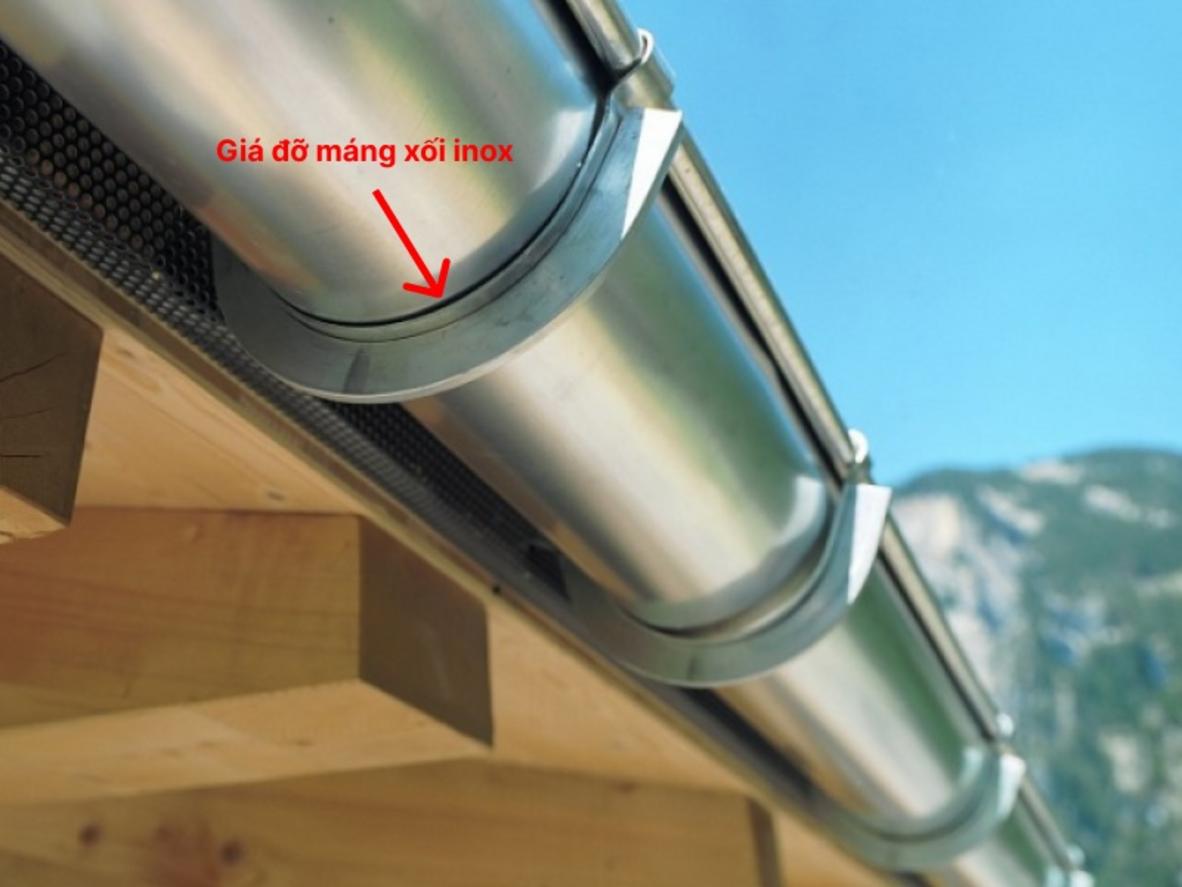 Các công đoạn chính tại xưởng: cắt laser fiber, chấn CNC, hàn TIG và kiểm tra độ kín mối hàn.