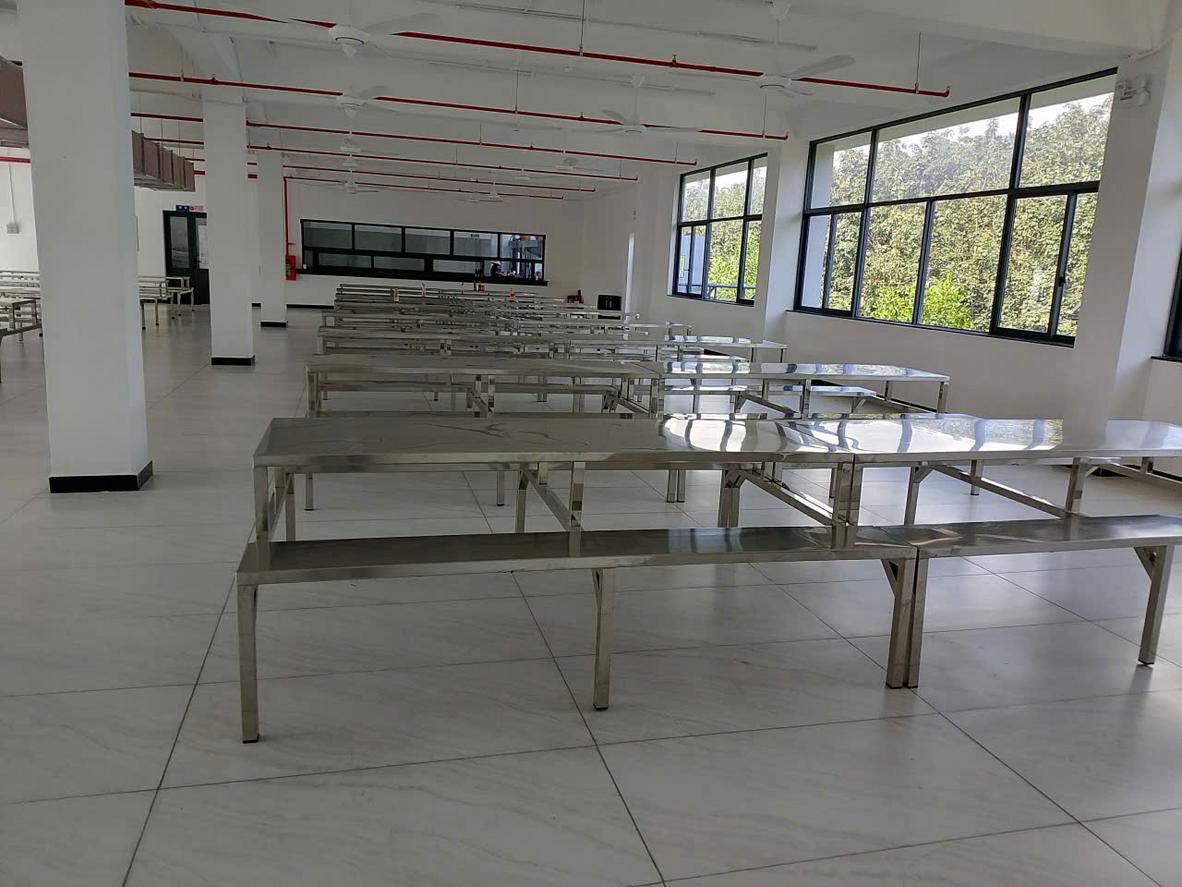 Minh họa cách xác định suất ăn/ca và điểm nghẽn vận hành trong giờ cao điểm.