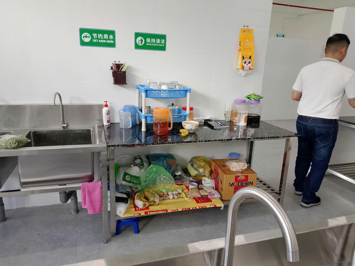 Minh họa tách luồng sống–chín–bẩn để giảm nhiễm chéo.