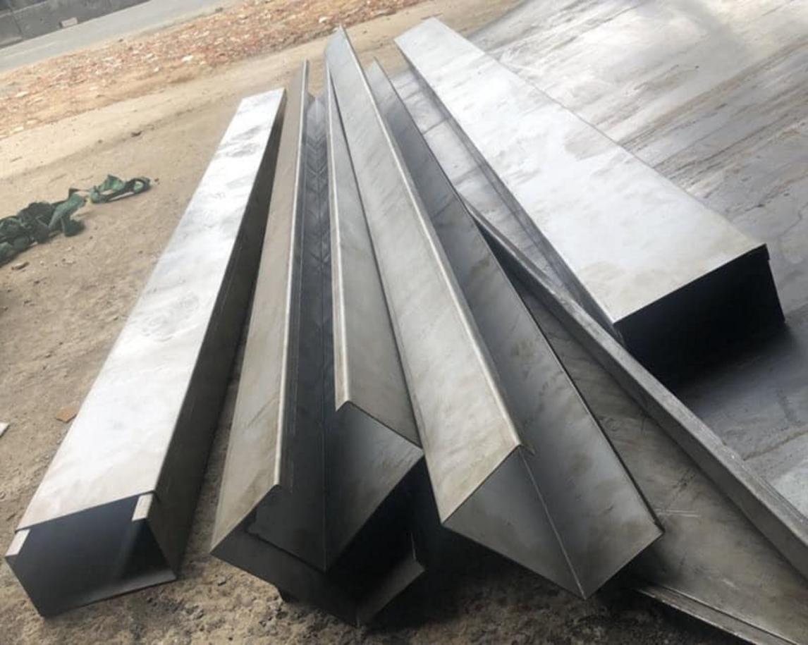 Triển khai bản vẽ gia công giúp chốt chuẩn kích thước, vị trí phễu thu và mối nối trước khi sản xuất.