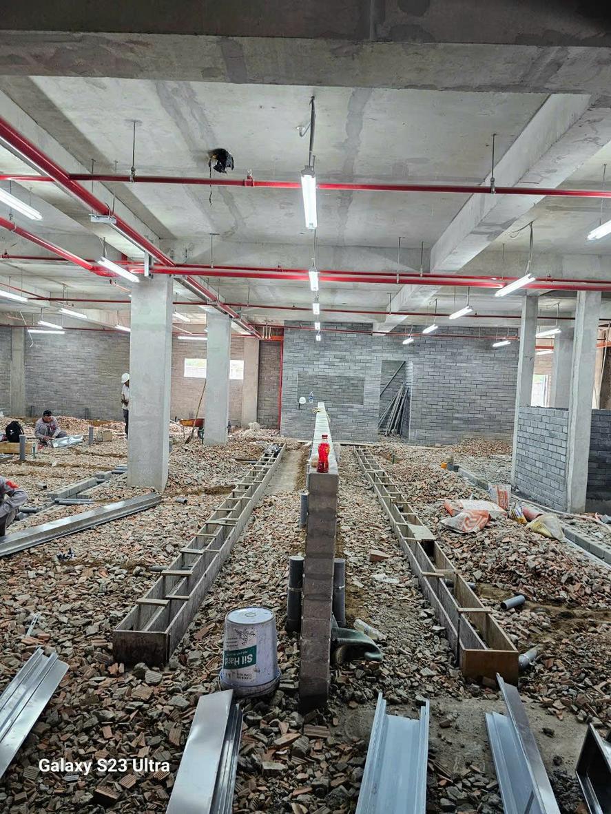 Hút khói hiệu quả phải đi cùng cấp khí tươi, thoát sàn và bẫy mỡ hợp lý.