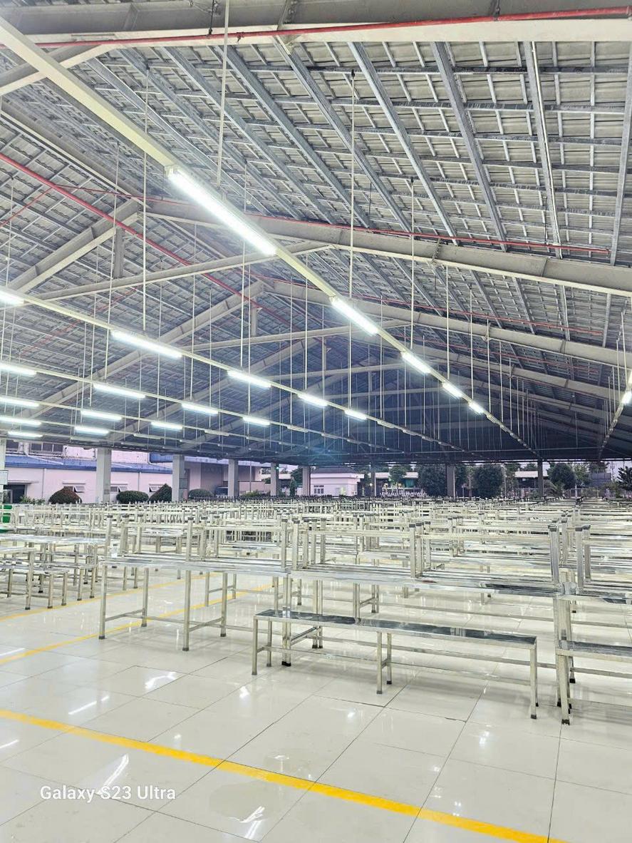 Khoảng hở hợp lý với tường và vật liệu không cháy giúp bếp an toàn hơn.