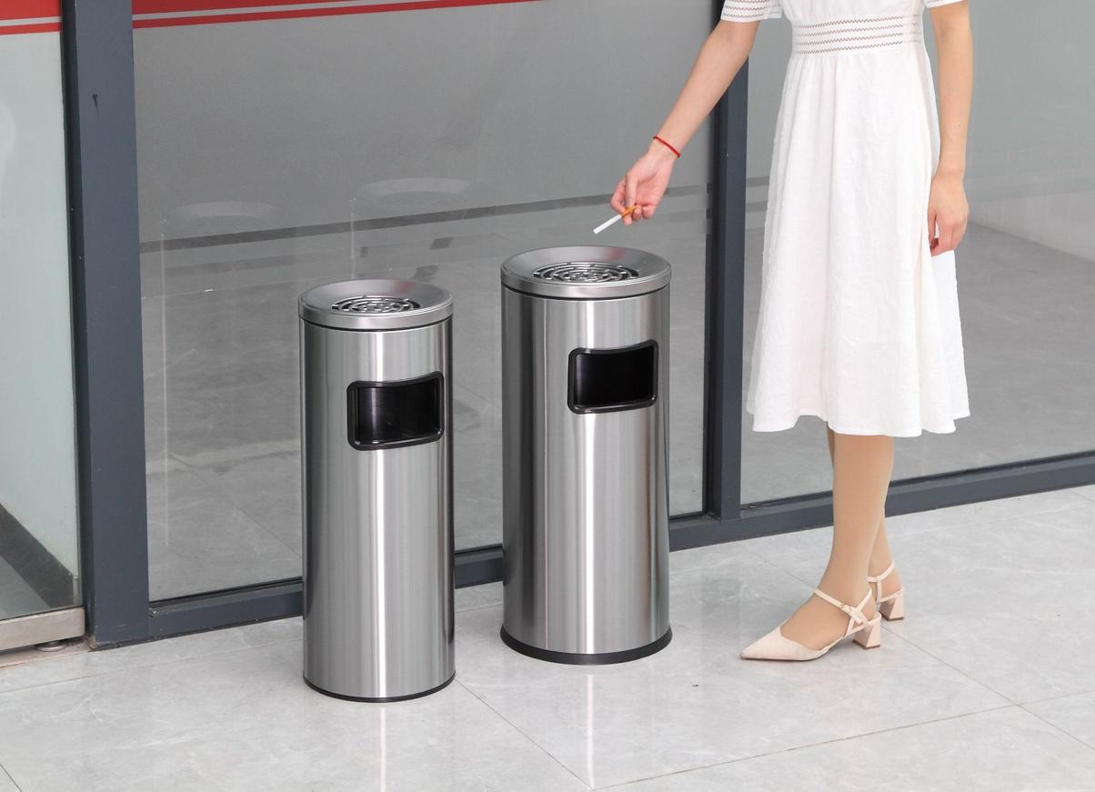 Thiết kế tròn không nắp giúp bỏ rác nhanh