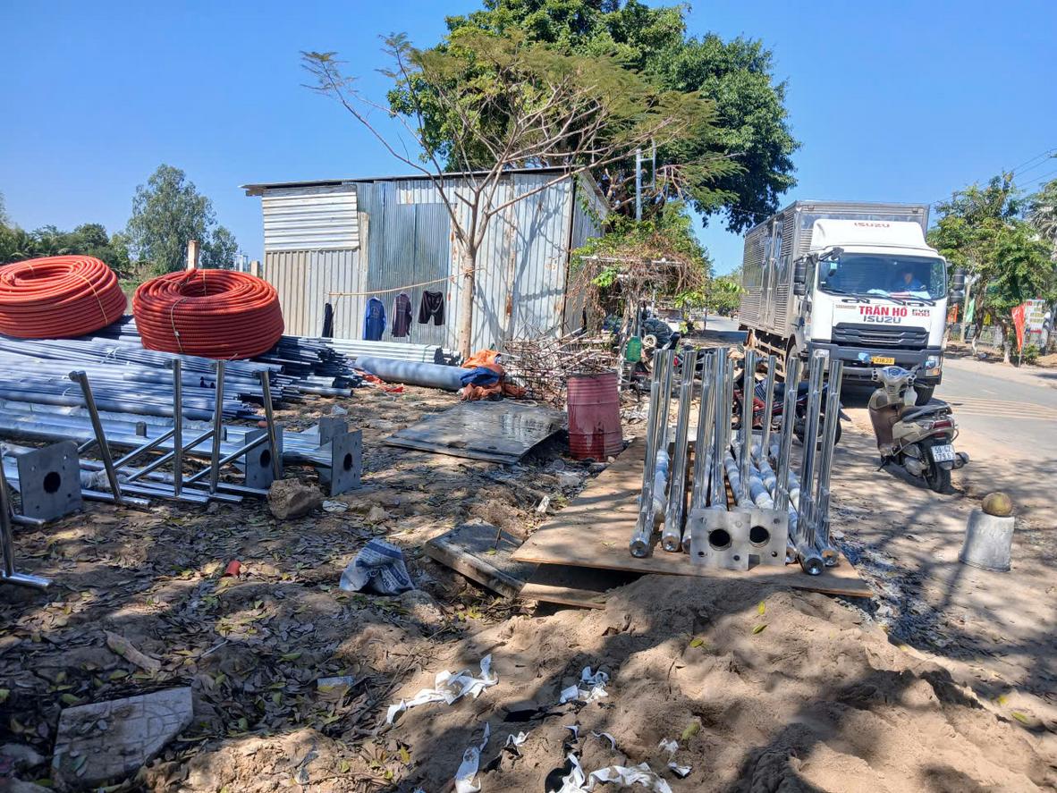 Thi công cột cờ inox ngoài trời tại chi nhánh Lâm Đồng - Dự án CÔNG TY CỔ PHẦN TẬP ĐOÀN TƯƠNG LAI VIỆT - CHI NHÁNH LÂM ĐỒNG - Cơ Khí Đại Việt