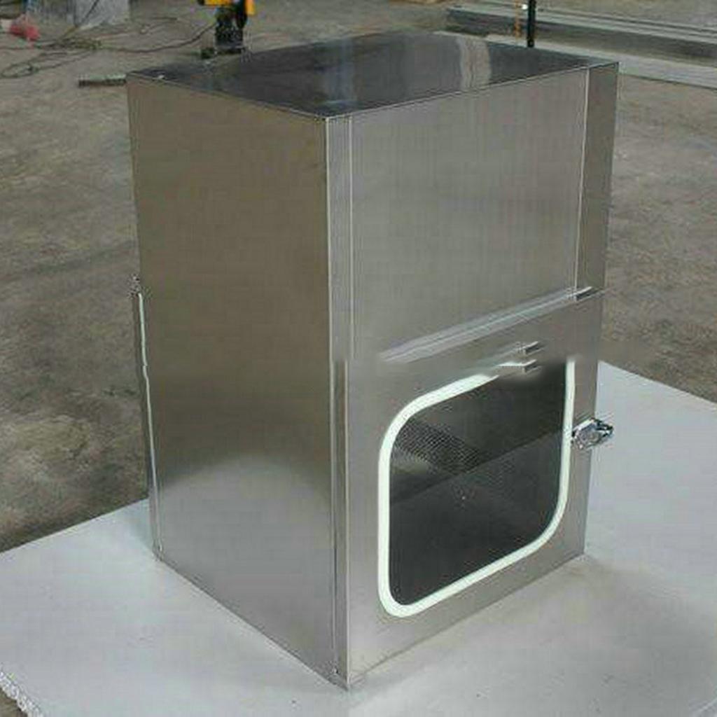 Đèn UV tự động hỗ trợ khử khuẩn vật tư trong pass box.