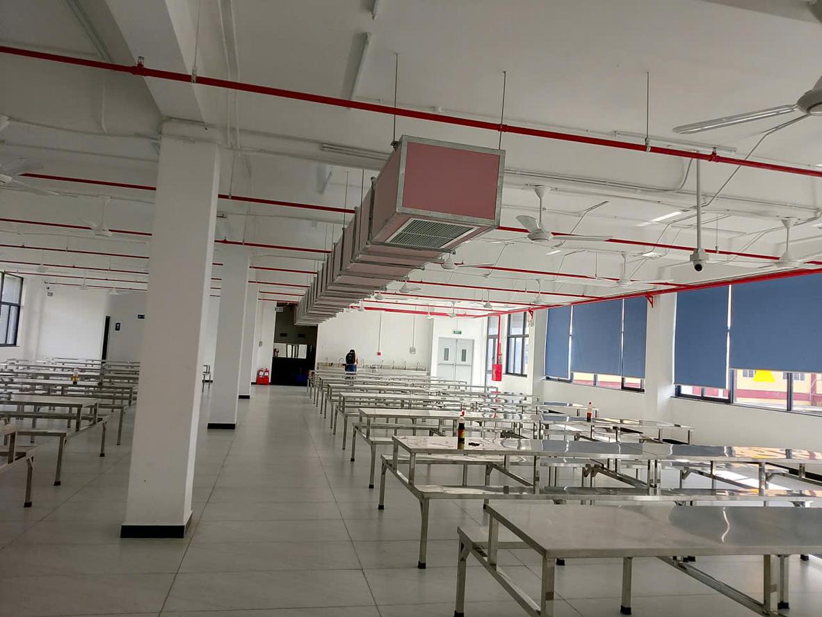 Gia công bàn, chậu, kệ và chụp hút inox cho bếp ăn nhà máy tại xưởng Đại Việt