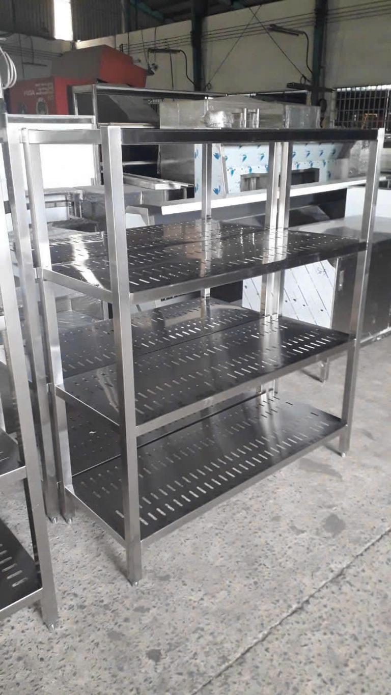 Khu tiếp nhận và sơ chế cần inox 304 dễ vệ sinh, hạn chế góc khuất