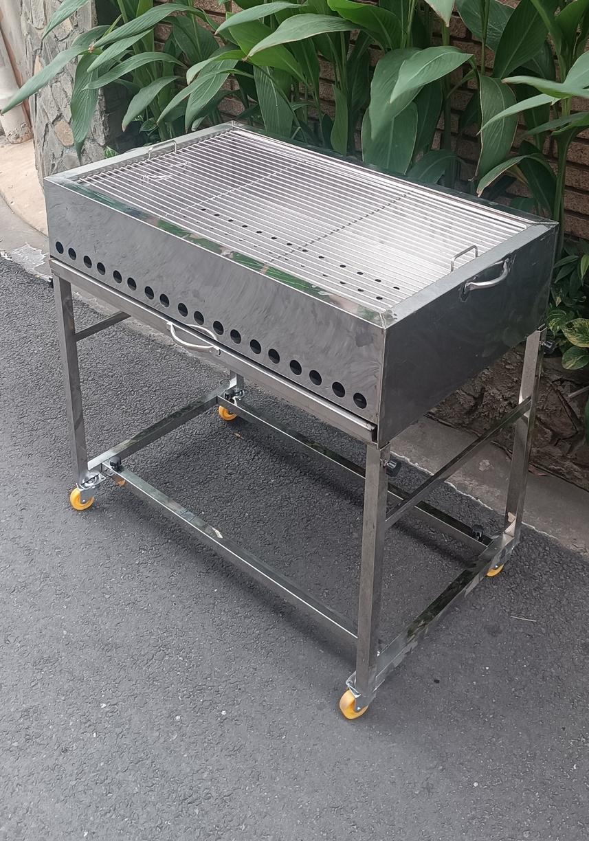 Kích thước gọn vừa, phù hợp cho 3-5 người.