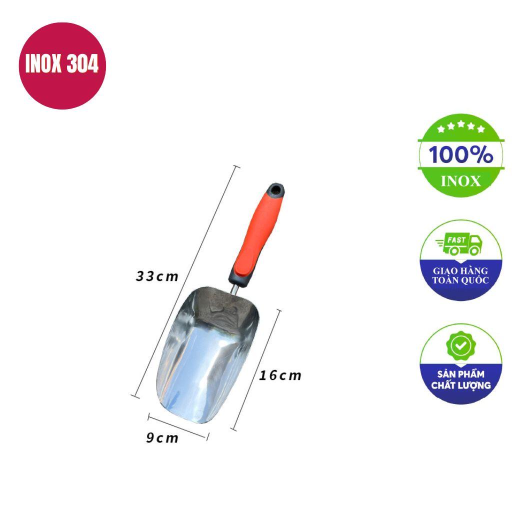 Kích thước 28.3 x 10 cm giúp xúc nhanh và hạn chế rơi vãi.