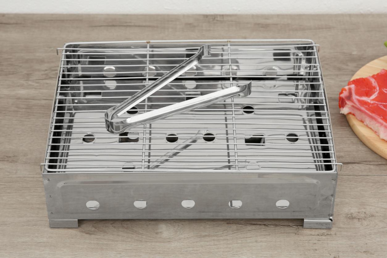 Inox 304/430 giúp thùng nướng bền đẹp và dễ vệ sinh hơn khi dùng ngoài trời.