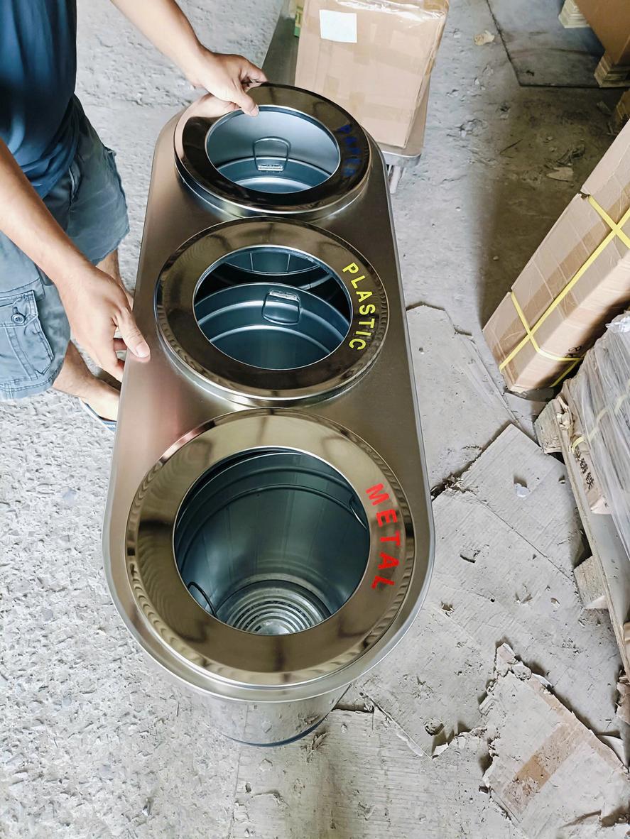 Thùng rác inox cao cấp phù hợp cho nhu cầu thẩm mỹ và trải nghiệm sử dụng.