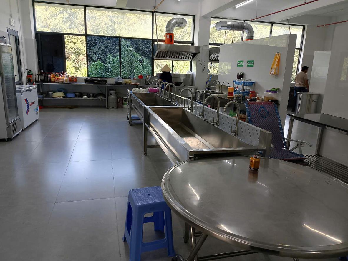 Đội ngũ Đại Việt tư vấn layout, BOQ và phương án thi công bếp ăn nhà máy theo số suất/ngày.