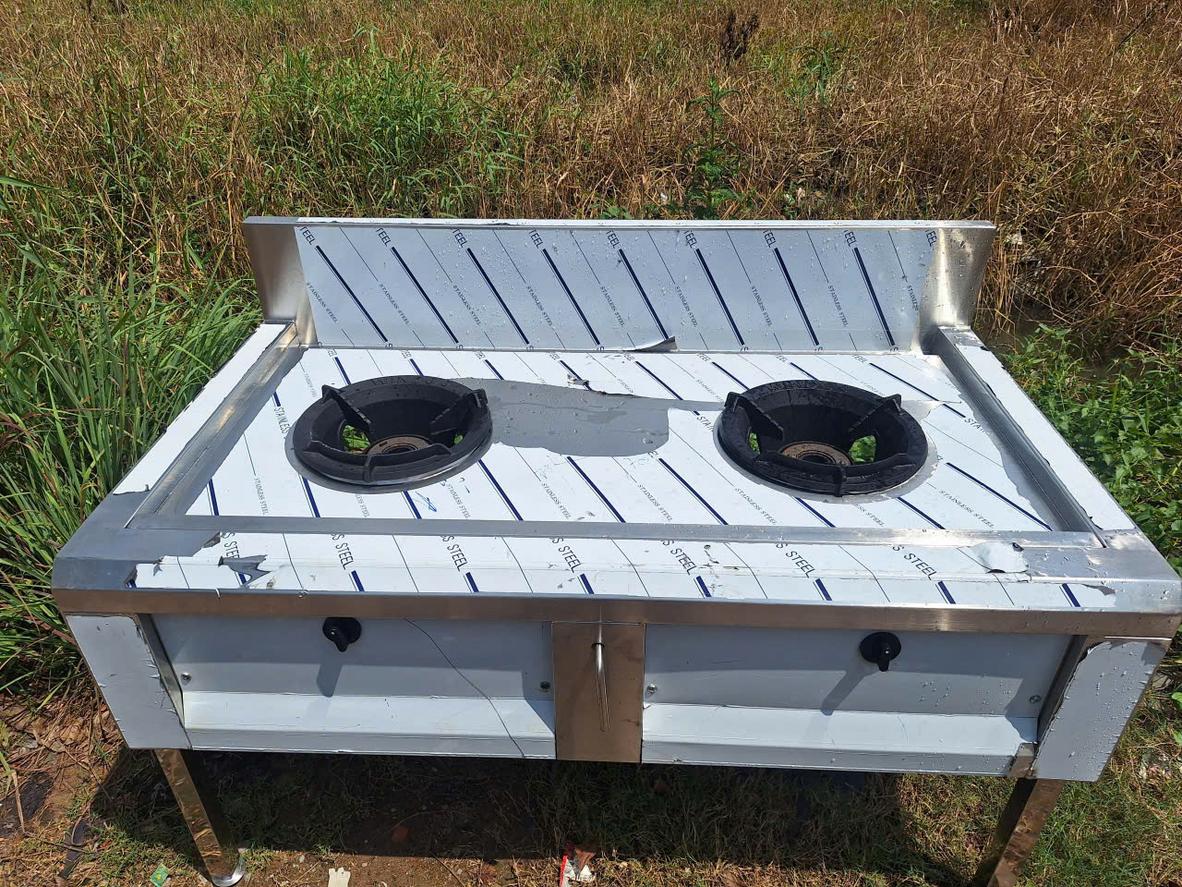 Xưởng inox Đại Việt tại Nhơn Trạch gia công thiết bị bếp bằng máy cắt, chấn, hàn TIG và hoàn thiện inox.