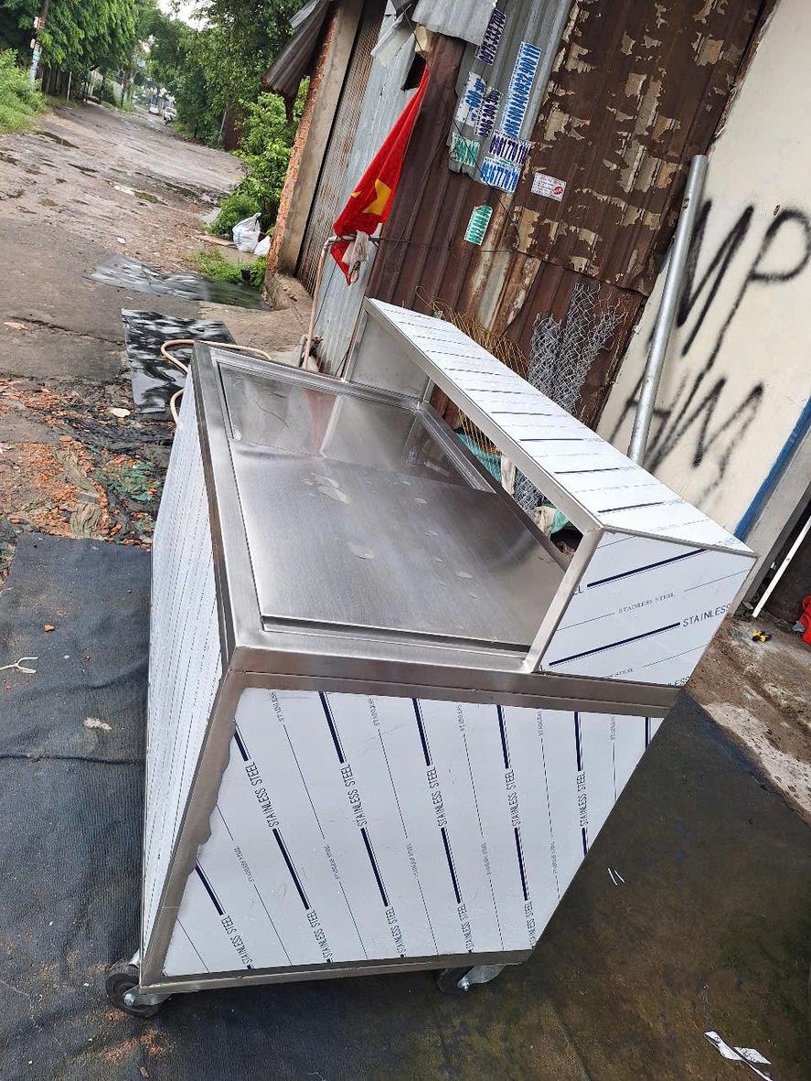 Các yếu tố quyết định chi phí gia công inox theo yêu cầu: vật liệu, độ dày, công nghệ, số lượng, độ phức tạp và tiến độ.