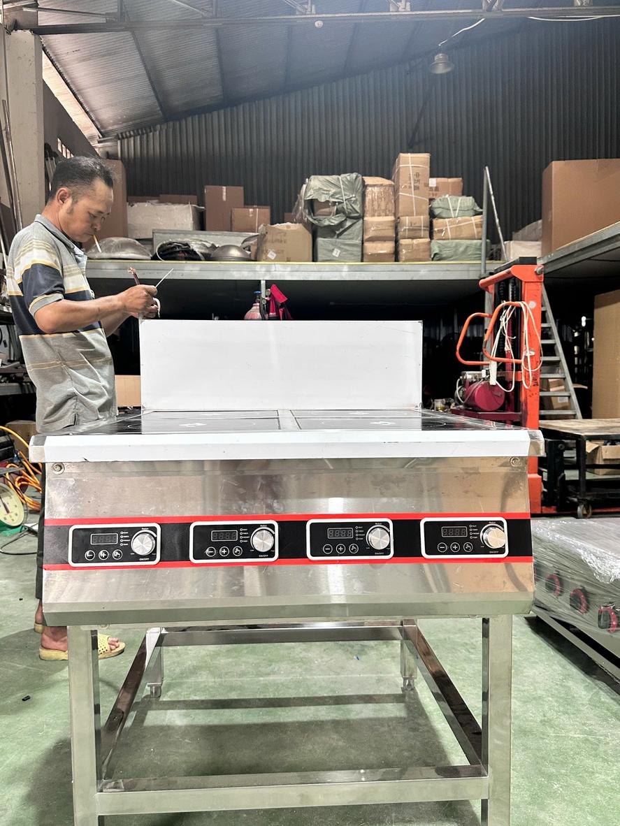 Bảng đối chiếu công suất bếp từ công nghiệp với đường kính đáy nồi và dung tích khuyến nghị.