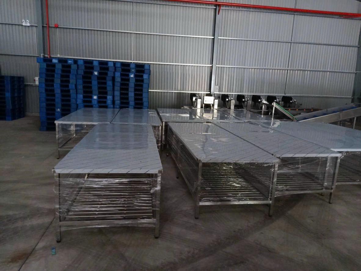 Thiết bị inox phụ trợ được phân loại tốt nhất theo công năng sử dụng trong từng khu bếp.