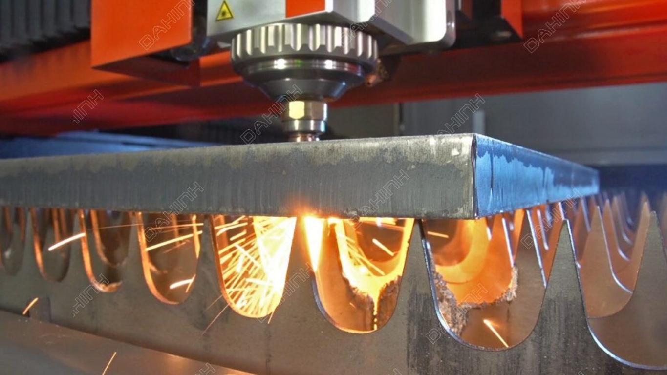 Cắt laser chữ inox và logo theo thiết kế quảng cáo, nội thất.