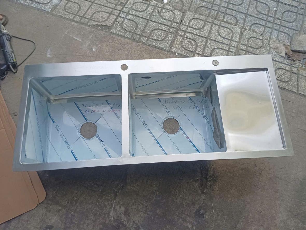 Chậu rửa inox 1 hố có một lòng lớn, phù hợp rửa nồi chảo cỡ lớn.